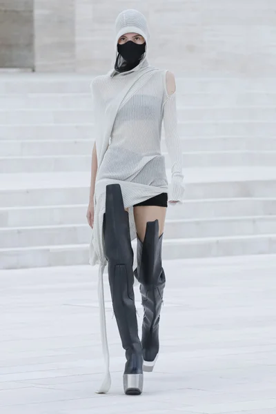 Look 1